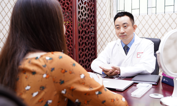Cưới nhau 6 tháng không thể 'yêu', cặp vợ chồng trẻ cầu cứu bác sĩ